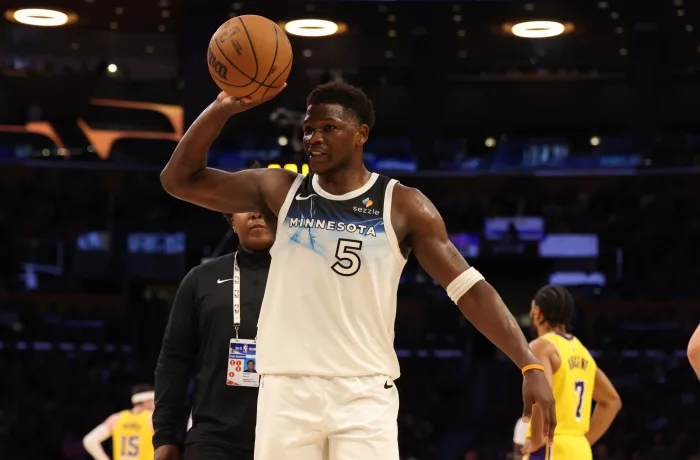 湖人季后赛首轮面临爱德华兹防守难题 前队友透露针对性策略 湖人季后赛首轮面临爱德华兹防守难题 前队友透露针对性策略