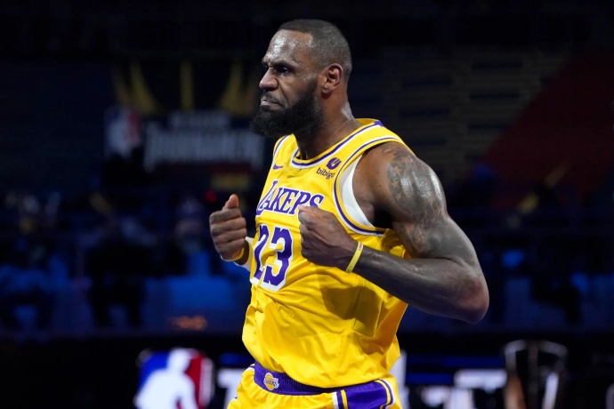 詹姆斯执行球员选项,开启第23个赛季  詹姆斯执行球员选项,开启第23个赛季